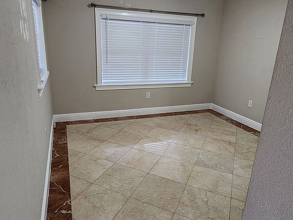4th image of 300 SW 71st Ave #2