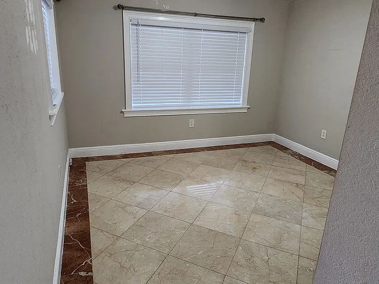 300 SW 71st Ave #2 — Photo 4