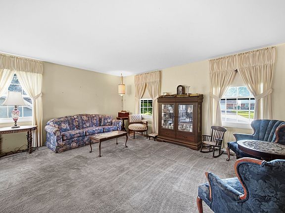 5th image of 12 Regent Ct W