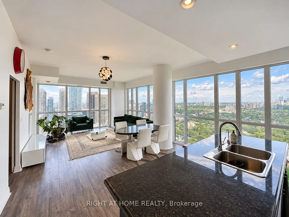 28 Ted Rogers Way #3808