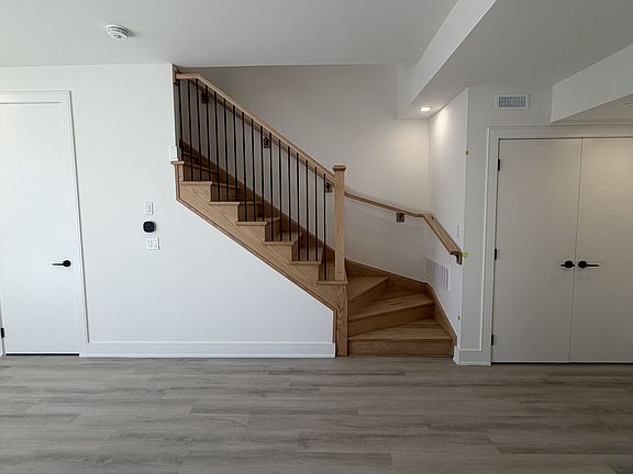 5th image of 210 Ellis Ave