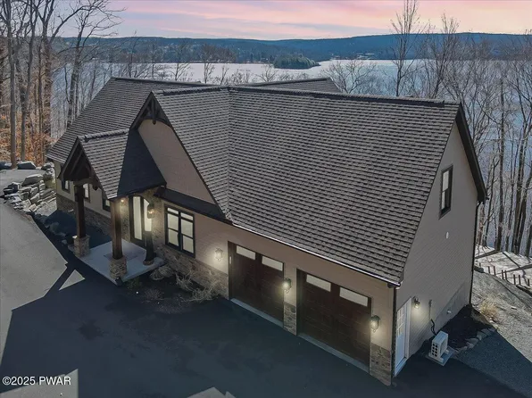 1088 Lake Shore Dr, Lake Ariel, PA 18436