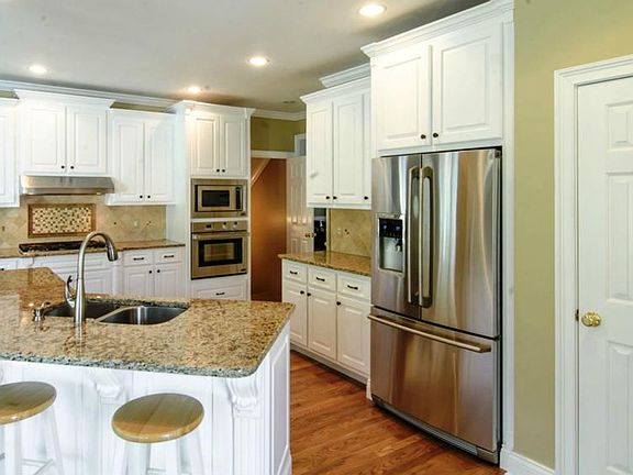 4th image of 3742 Galdway Dr