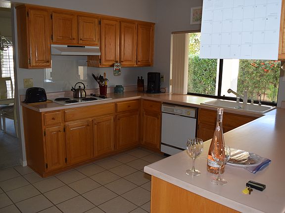 Wrap around eat in kitchen