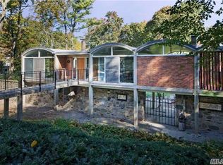 24 Frost Creek Dr, Locust Valley, NY 11560