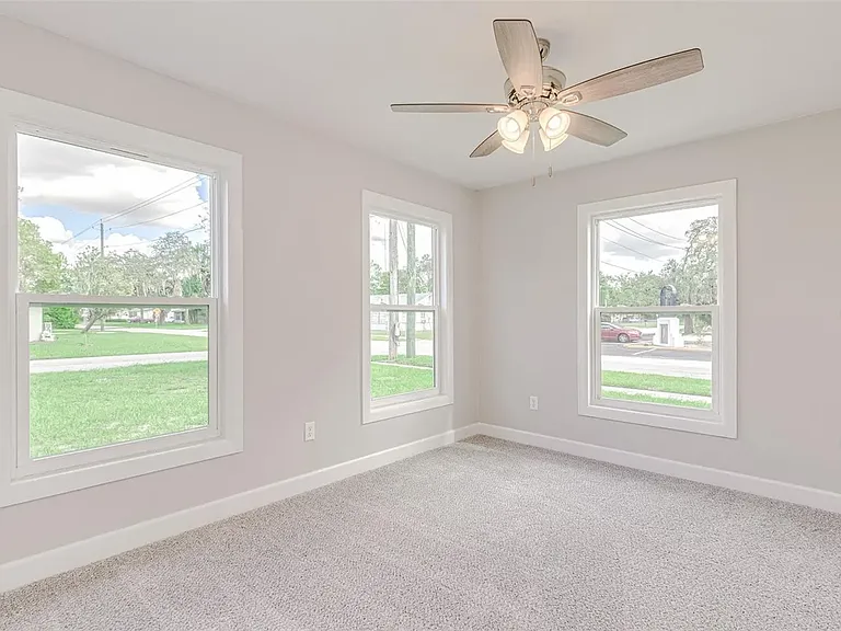 159 Avenue G SE — Photo 15