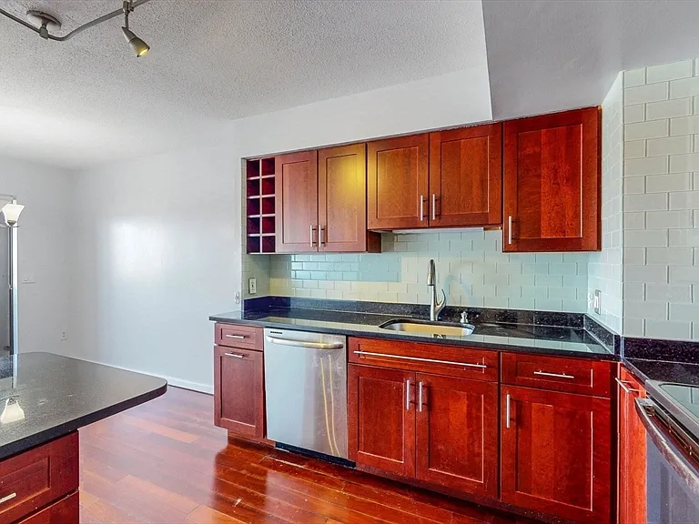 250 Hammond Pond Pkwy #1203N — Photo 7
