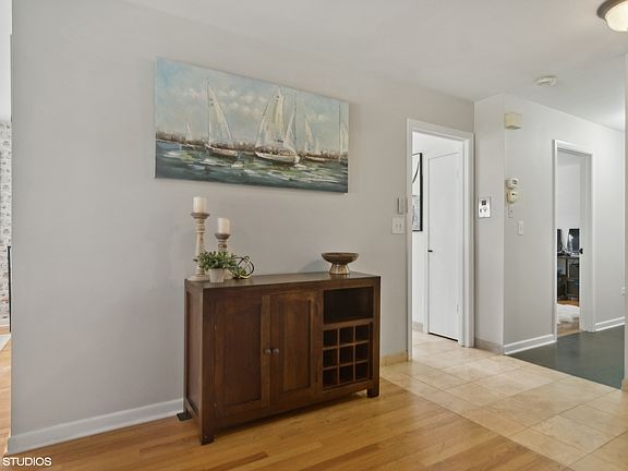3rd image of 1530 E Northwest Hwy APT 2B