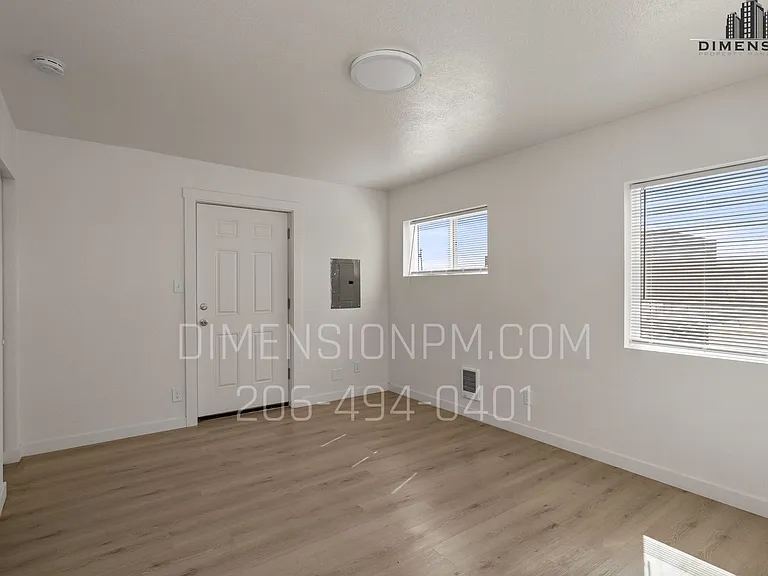 402 W 1st St — Photo 10