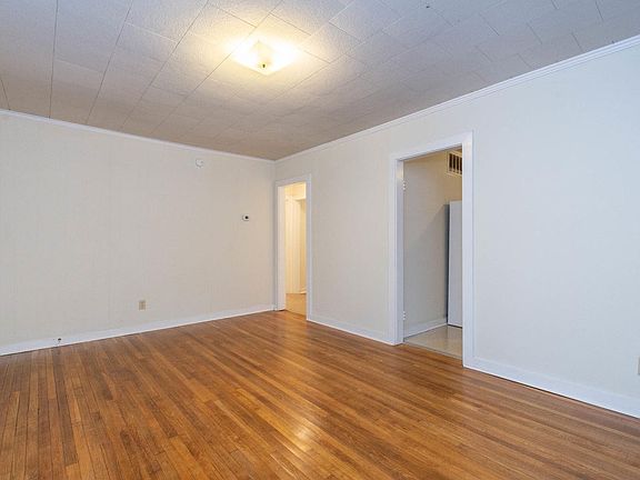 3rd image of 105 N Roosevelt St #105