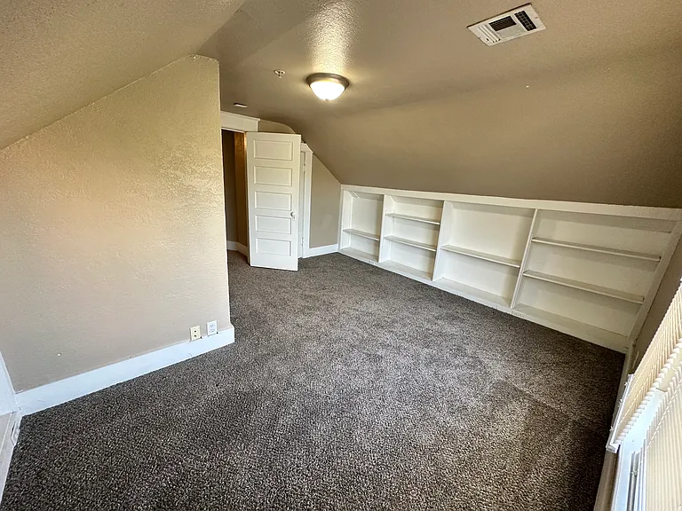 719 Asp Ave #5 — Photo 11