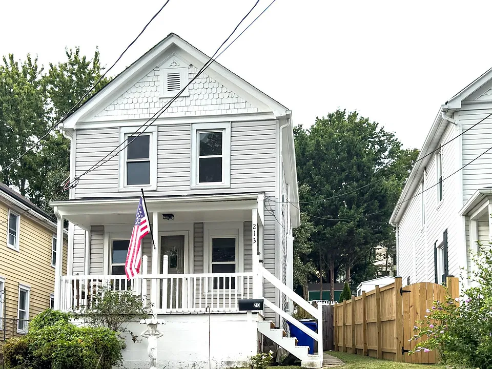 213 W B St