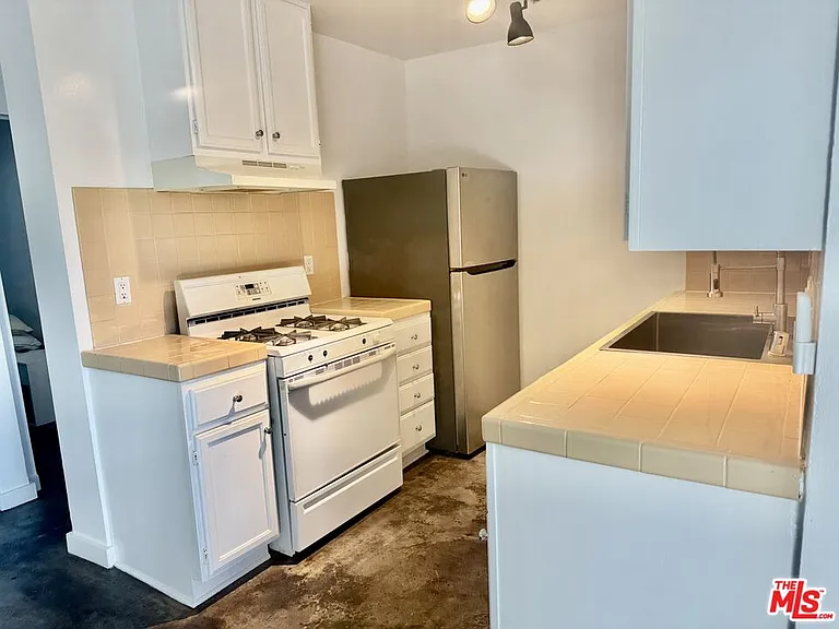511 Rialto Ave #1 — Photo 4