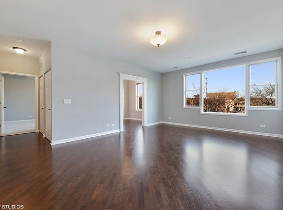5th image of 935 Burlington Ave Unit 203