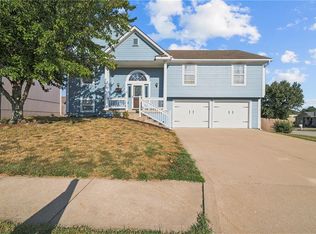 1811 NW Rosewood Dr, Grain Valley, MO 64029