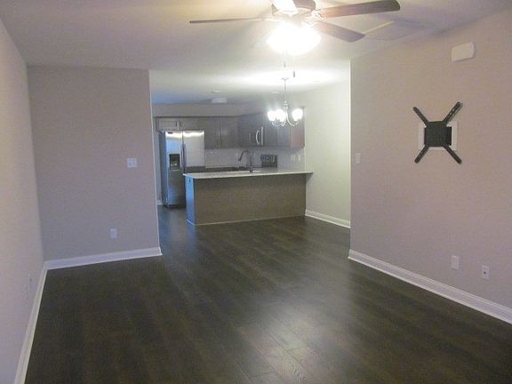 3rd image of 195 Alexander Blvd