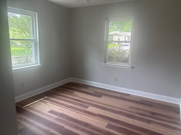 900 Sorrells Dr — Photo 8