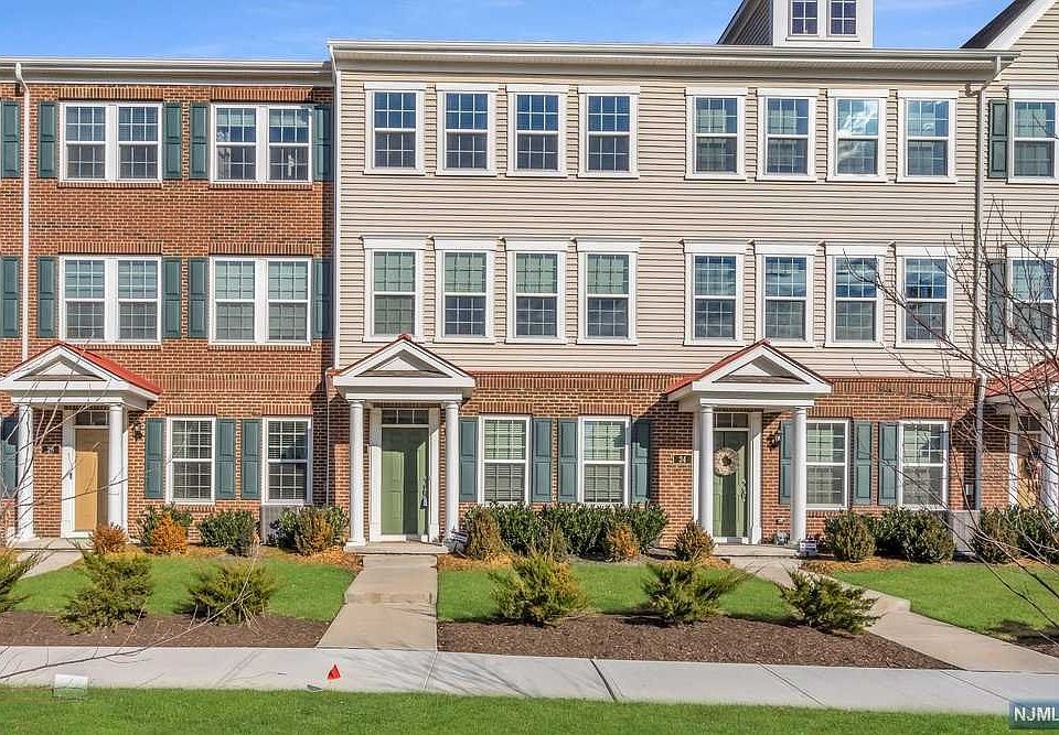 1st image of 26 Litchfield Ln