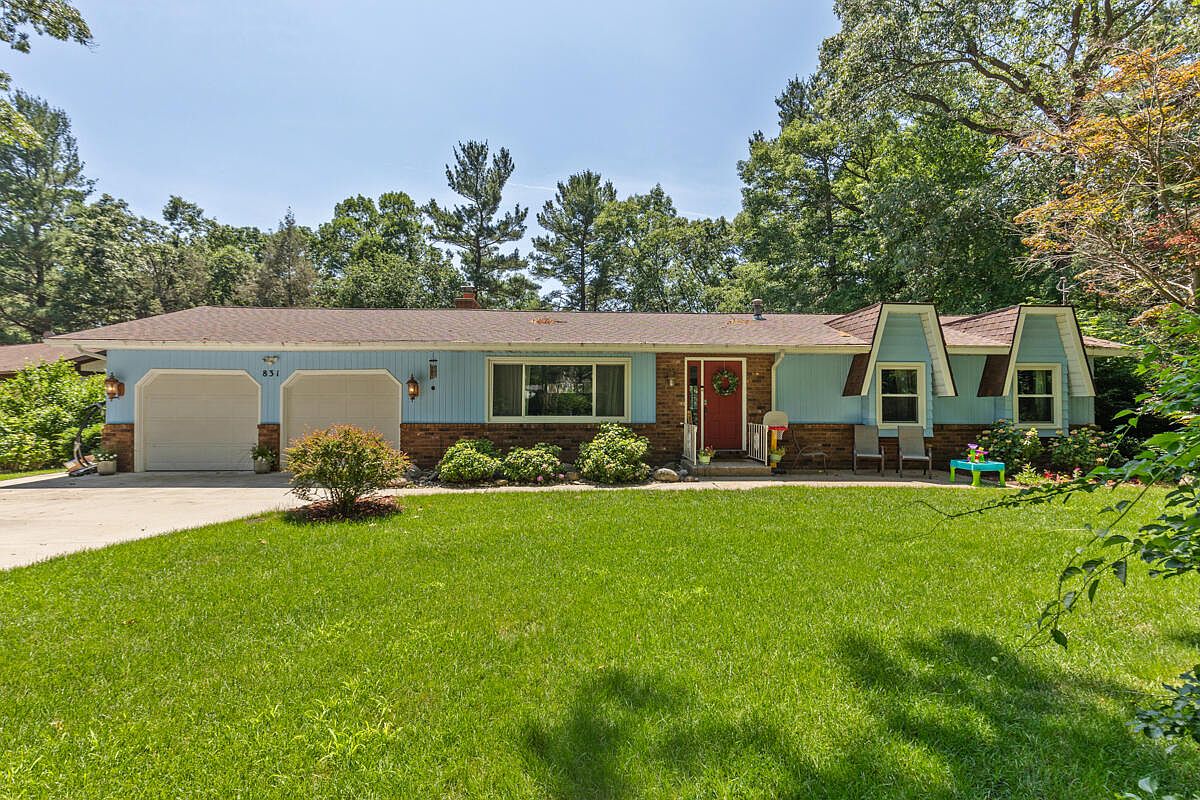 831 W Fennwood Cir, Muskegon, MI 49445 | Zillow