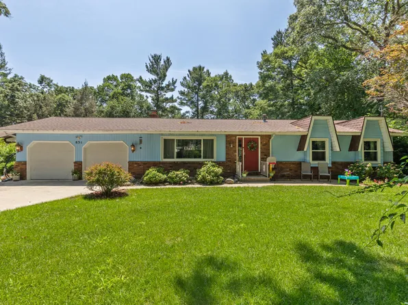 831 W Fennwood Cir, Muskegon, MI 49445