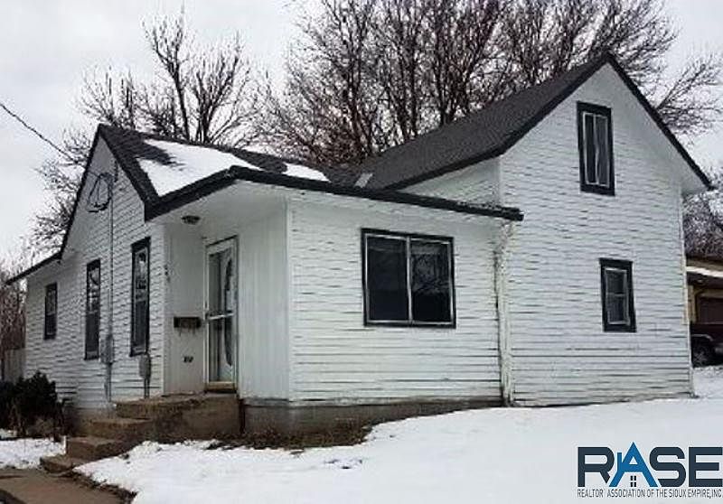 1st image of 600 6th St SE