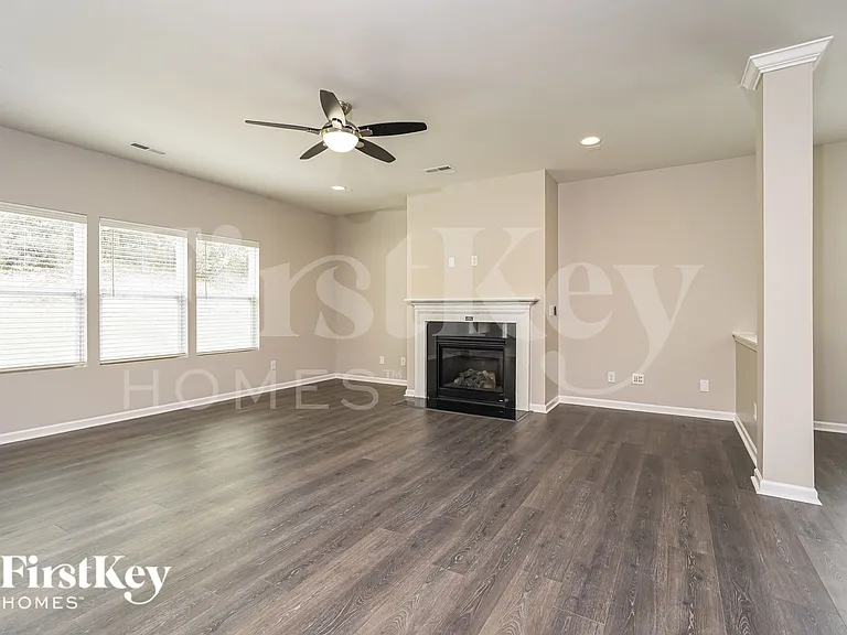 4670 Wesmar Ct — Photo 2