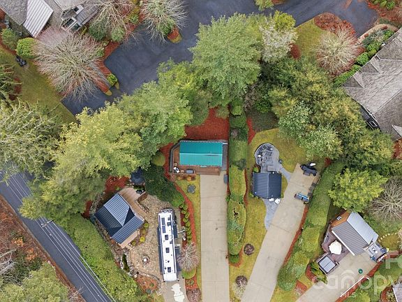 4th image of 37 Coach Club Rd