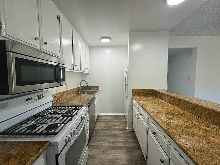 The Westwood Park Apartments — Photo 26