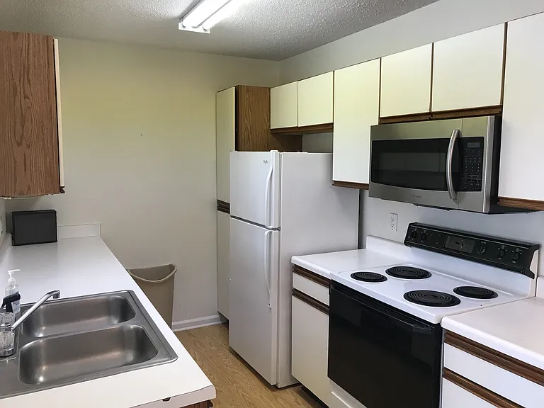 2225 Clearwater Dr #C — Photo 2