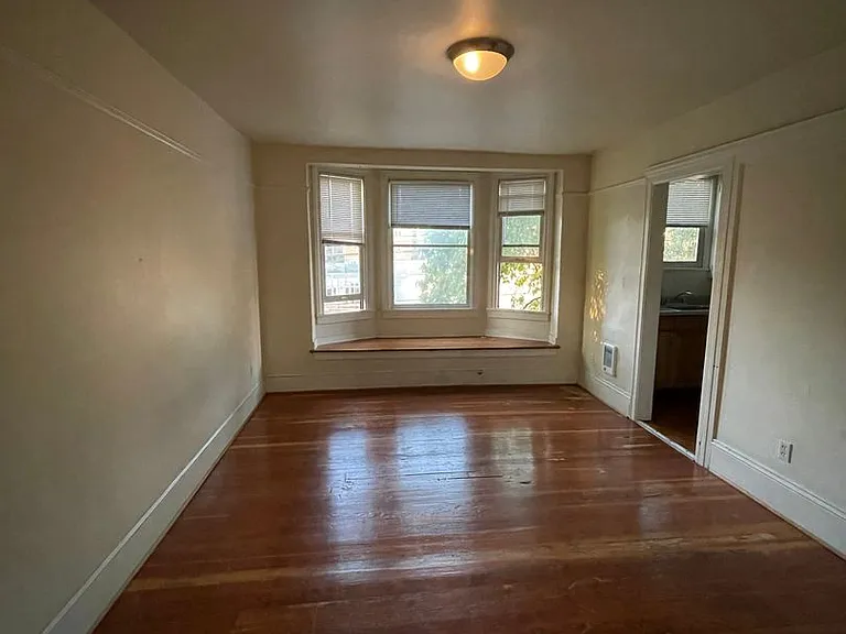 Chester Apartments — Photo 11