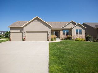 2823 Pendleton Dr, Cedar Falls, IA 50613