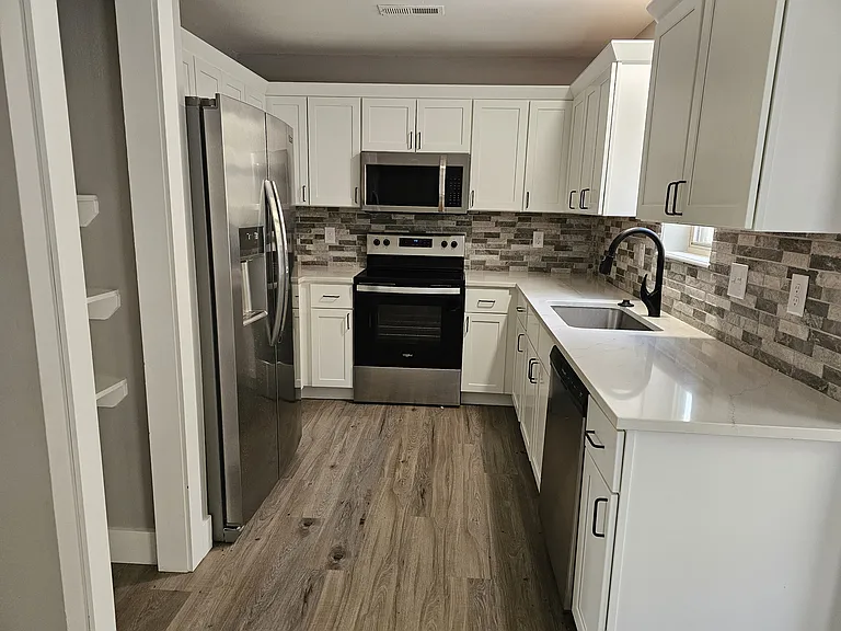 20 Lakeshore Dr #A — Photo 8