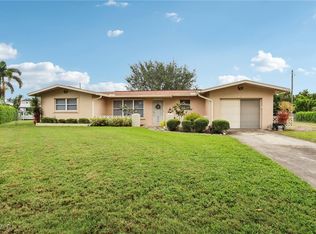 1037 Ione Dr, Fort Myers, FL 33919