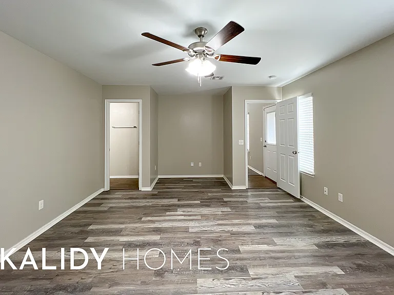737 Christian Ln — Photo 13