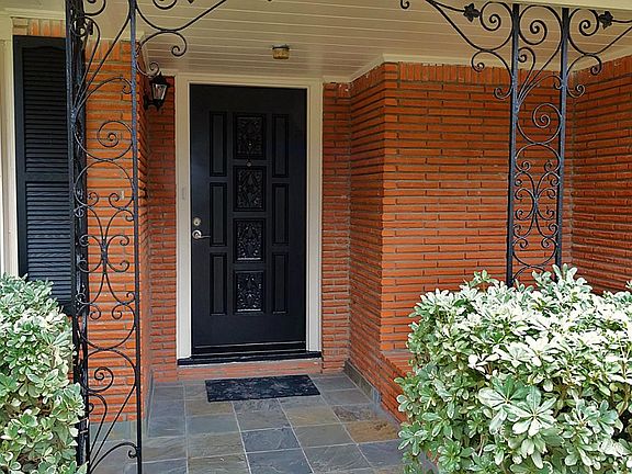 Welcome! You will be comfortable in this home thanks to a new AC in 2012 and a new furnace in 2013!   Also fresh paint inside & outside.