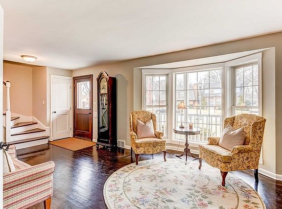4th image of 428 Leitch Ave