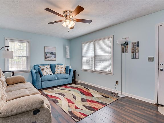 3rd image of 488 Mayfield Rd
