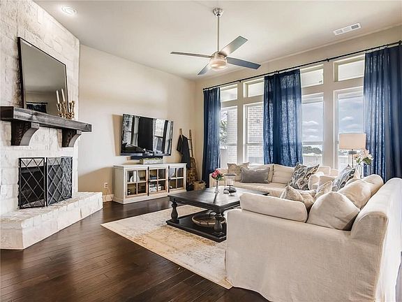 5th image of 6124 Teresa Ln
