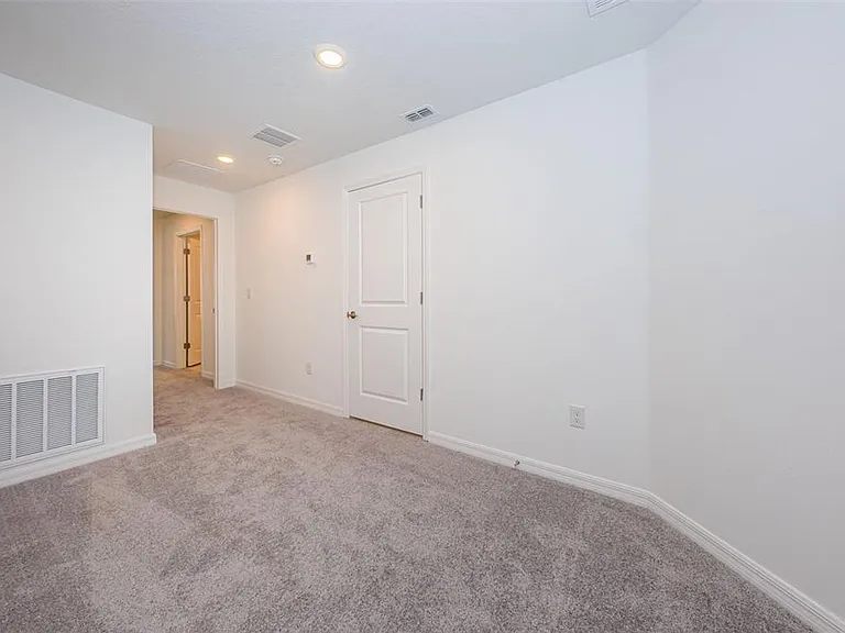 8327 Crescent Oaks Dr — Photo 24