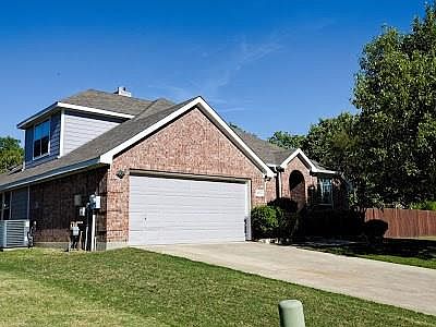 2nd image of 2613 Valencia Ln