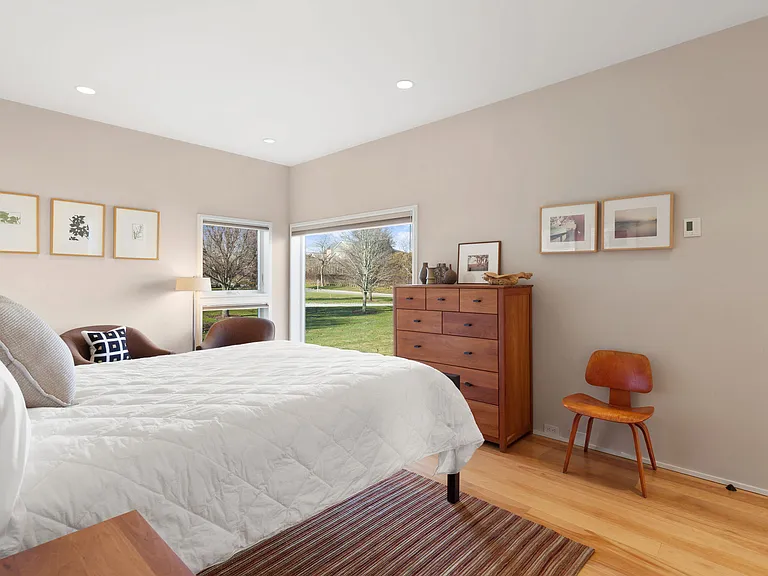43 Farm Field Rd — Photo 4