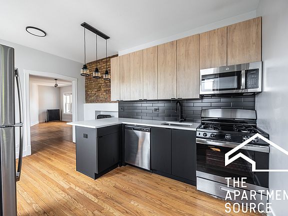 3rd image of 4011 N Lowell Ave #3W
