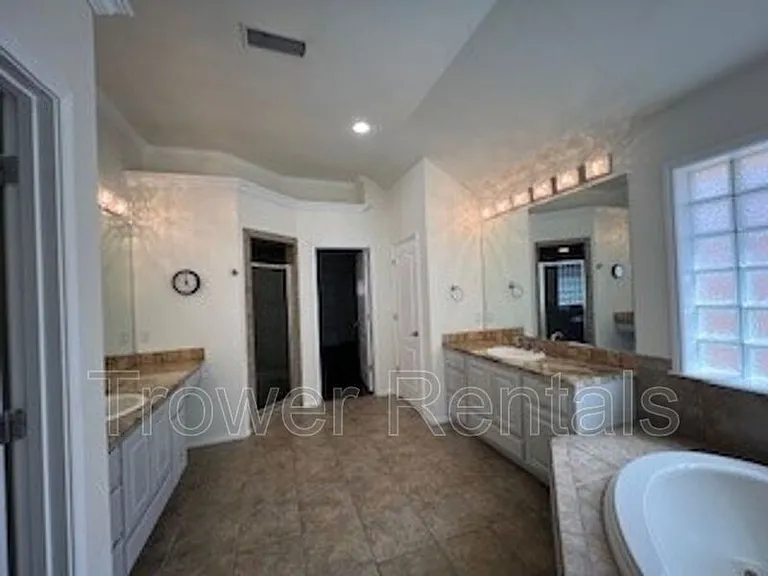 8104 San Antonio St — Photo 65
