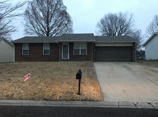 411 Oakwood Dr, Troy, IL 62294