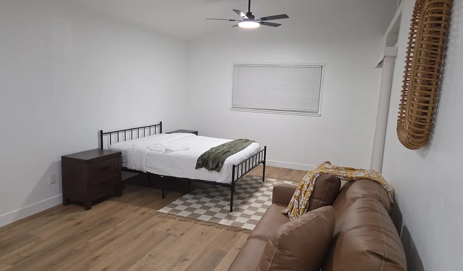 3 bed, 1180 sqft, $3,195 — Photo 2