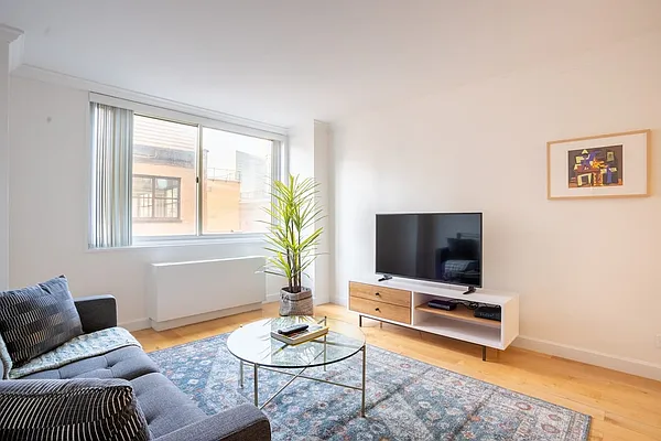 Rented by Greystar | media 72