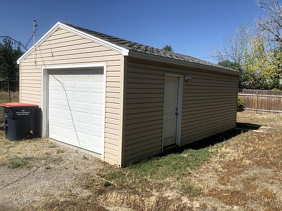 3rd image of 875 Eastland Dr