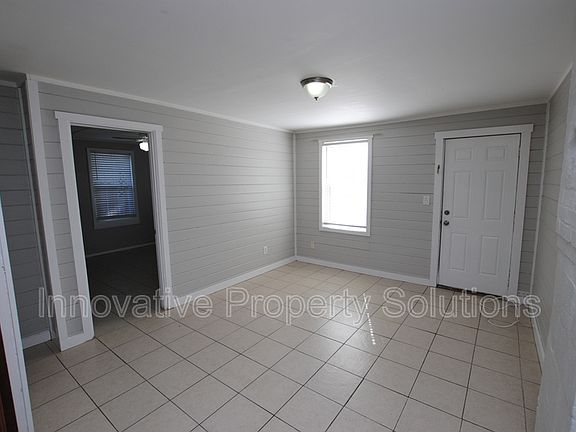 3rd image of 323 10th St S