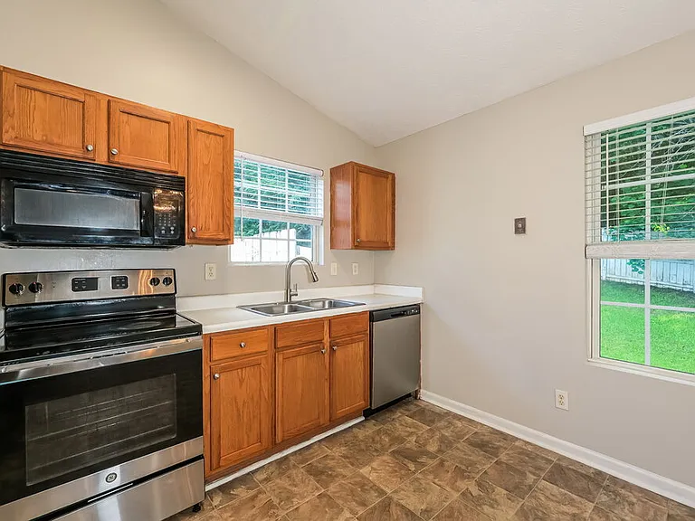 2124 Oakland Spring Dr — Photo 7