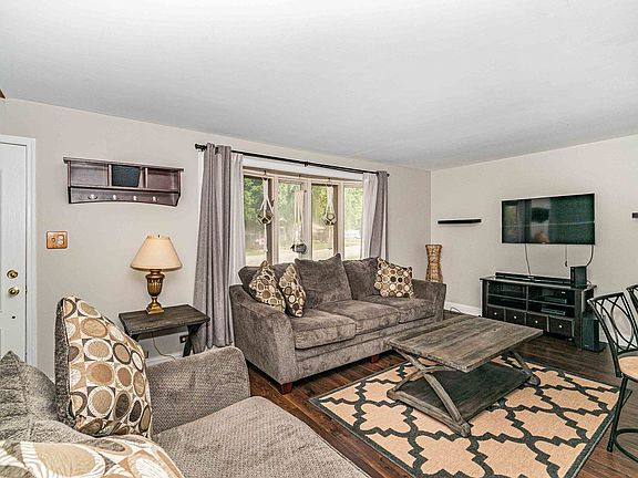 4th image of 13208 Village Ln